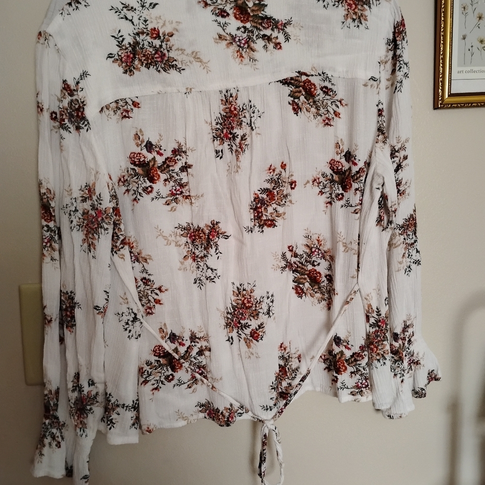 📦LAST CHANCE!Floral White Blouse (XL) - Picture 7 of 10